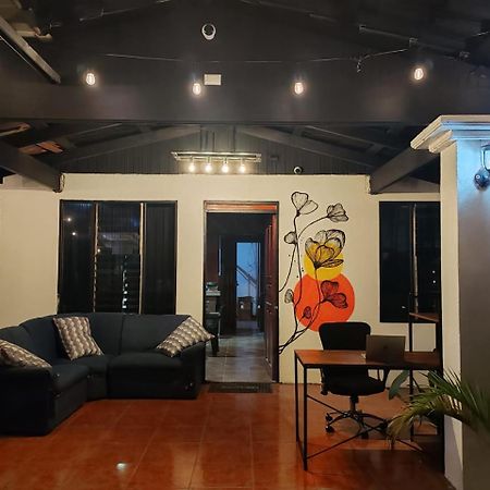 Blackout Hostel La Fortuna Esterno foto