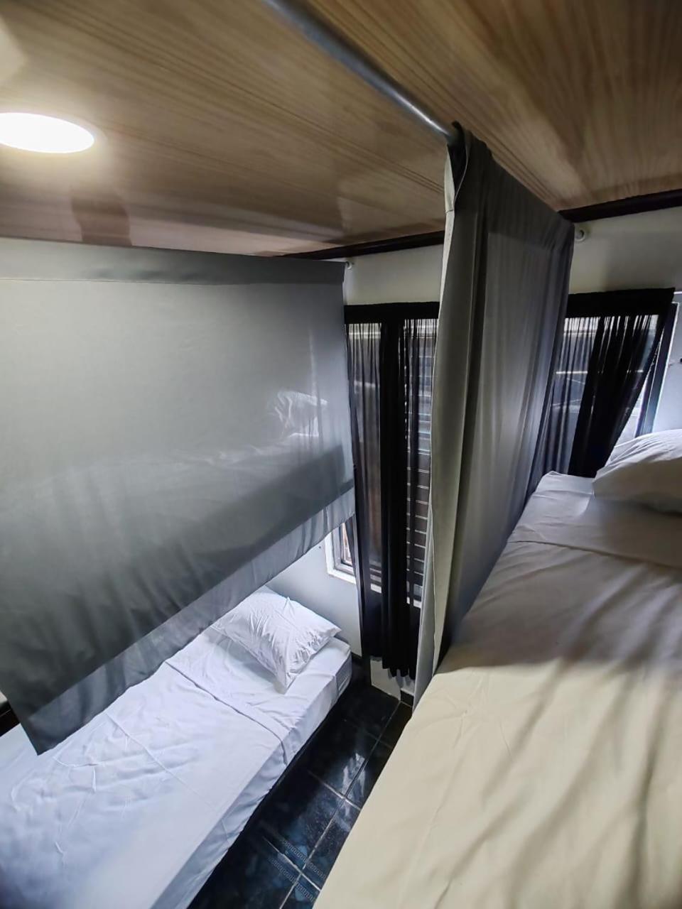 Blackout Hostel La Fortuna Esterno foto