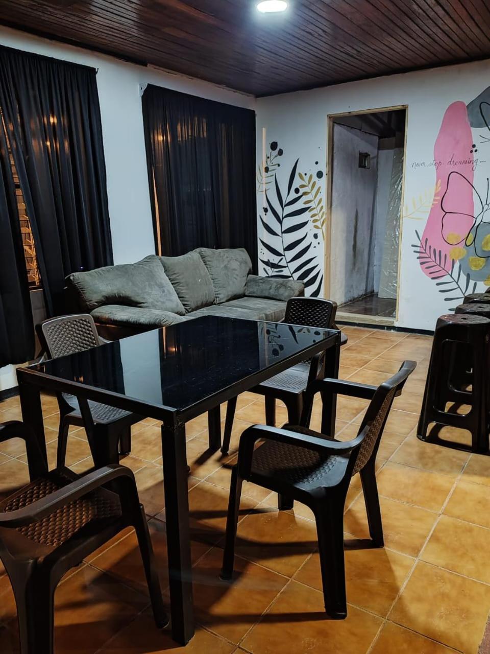 Blackout Hostel La Fortuna Esterno foto