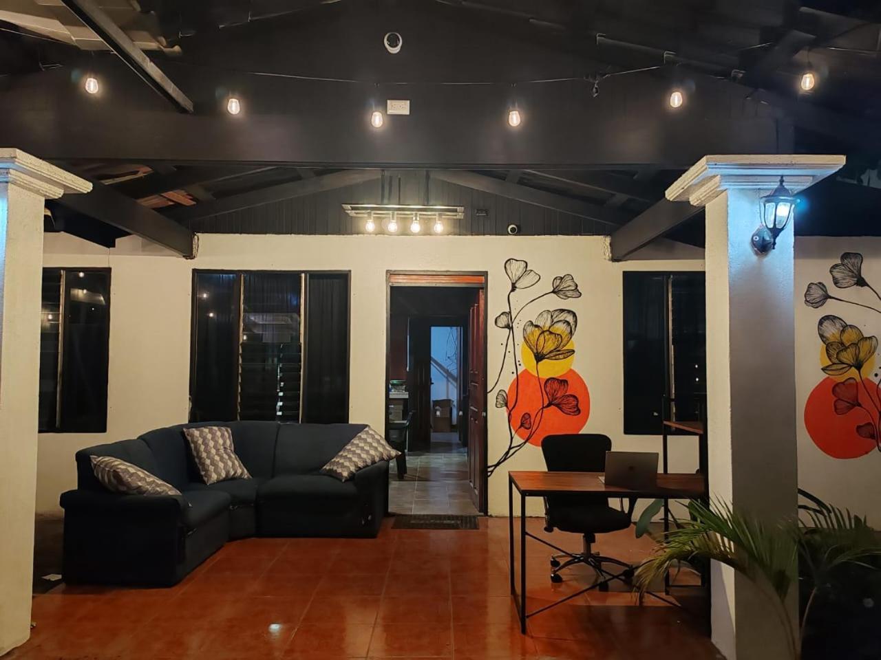 Blackout Hostel La Fortuna Esterno foto